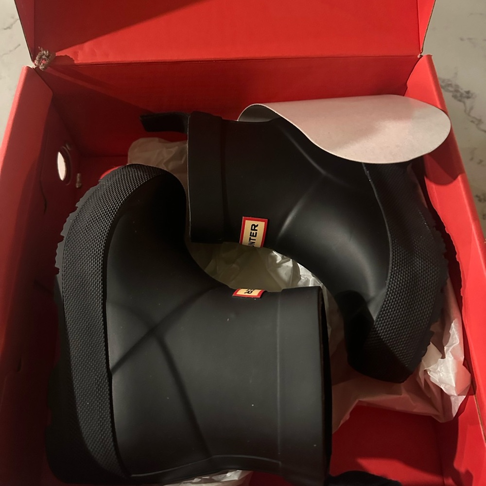 Hunter Matte Black Waterproof Boots NWT classic stylish US9 UK8 never worn new!